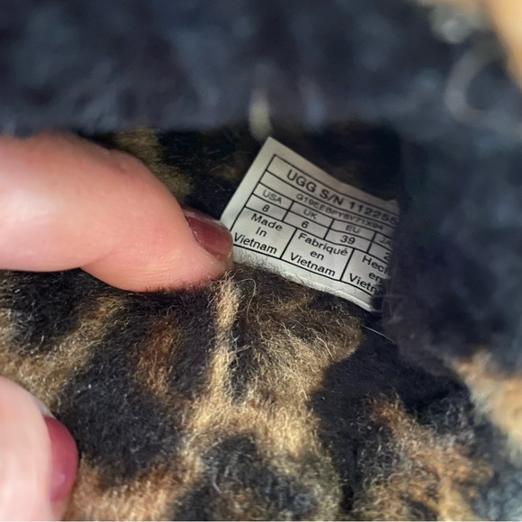 🐆UGG Fluffita Panther Print Slides Slippers - Picture 9 of 13